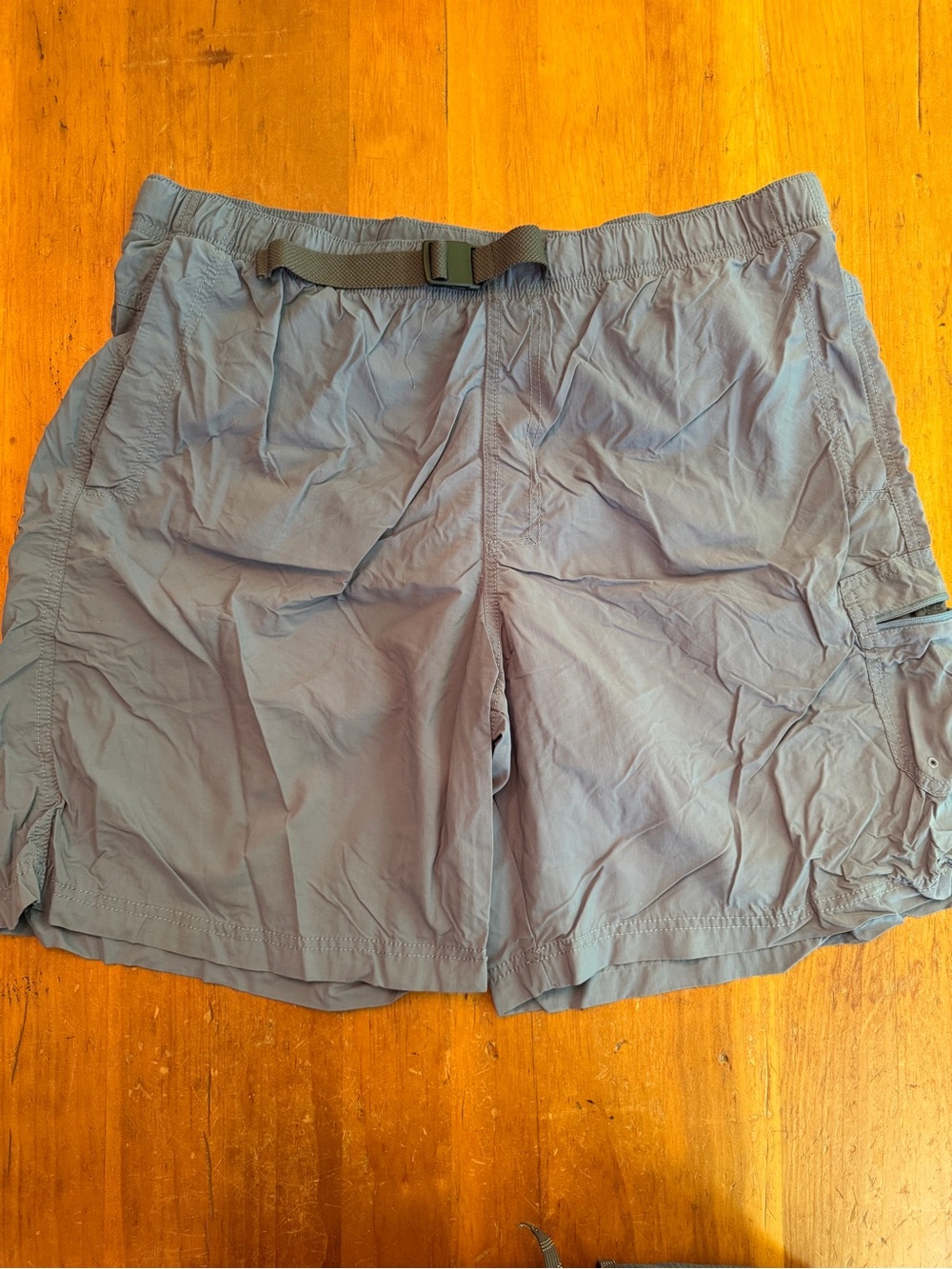 Columbia Men’s XL Gray Nylon Cargo Shorts Solid Flat Front Buckle Cargo Pockets